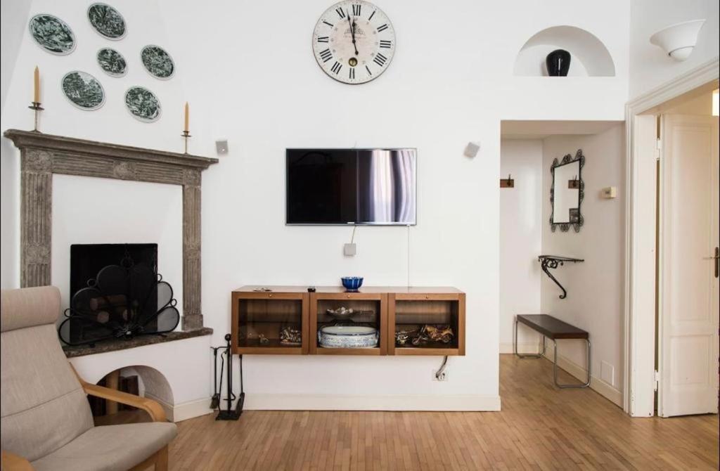 ミラノJoivy Classic Flat Near Basilica Di Sant'Ambrogioアパートメント エクステリア 写真