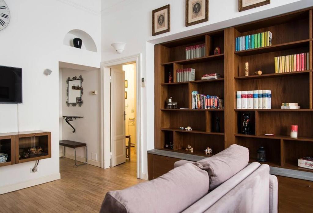 ミラノJoivy Classic Flat Near Basilica Di Sant'Ambrogioアパートメント エクステリア 写真