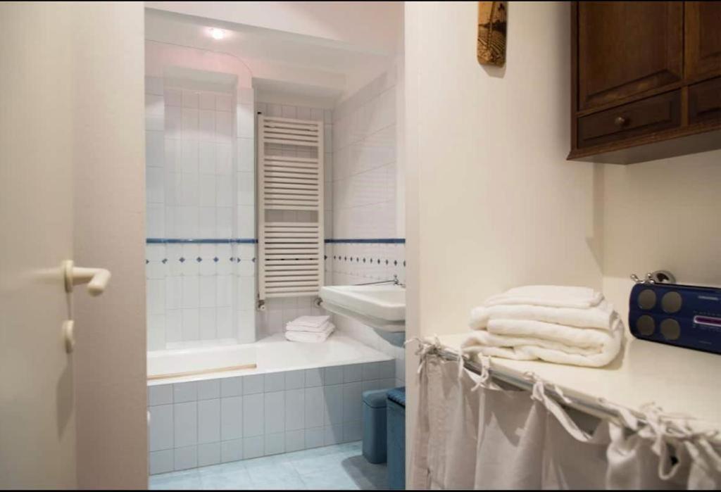 ミラノJoivy Classic Flat Near Basilica Di Sant'Ambrogioアパートメント エクステリア 写真