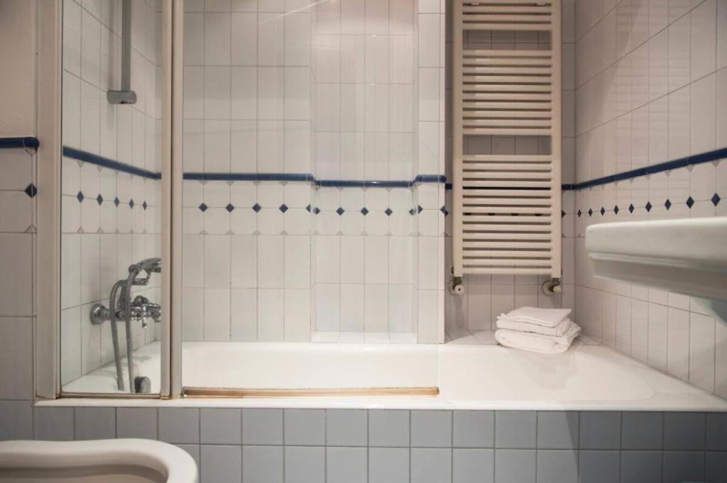 ミラノJoivy Classic Flat Near Basilica Di Sant'Ambrogioアパートメント エクステリア 写真