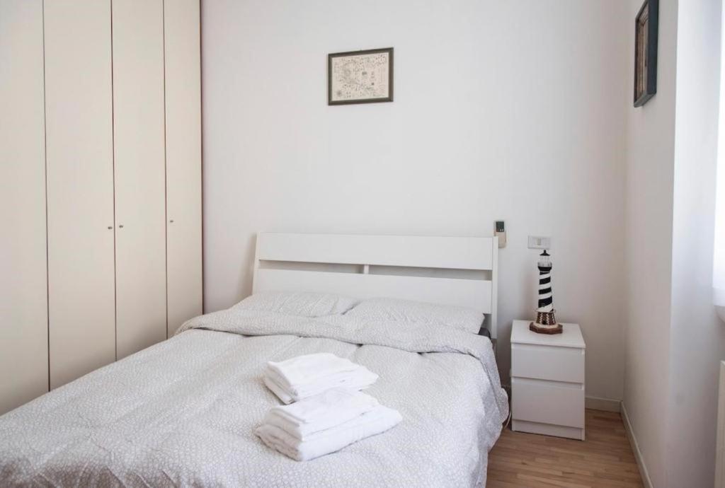 ミラノJoivy Classic Flat Near Basilica Di Sant'Ambrogioアパートメント エクステリア 写真