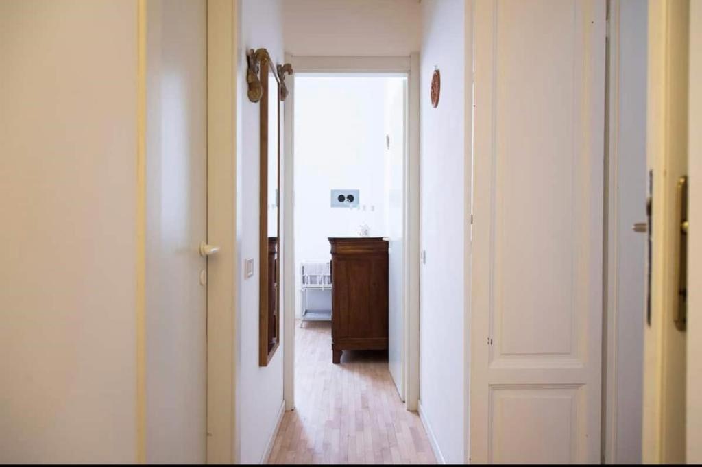 ミラノJoivy Classic Flat Near Basilica Di Sant'Ambrogioアパートメント エクステリア 写真